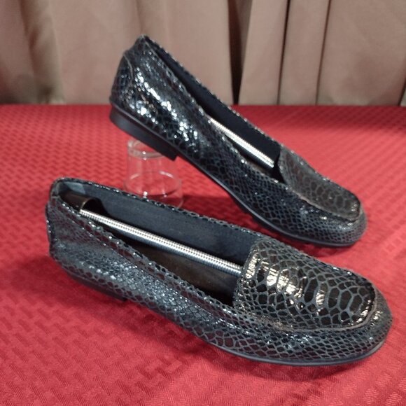 Women’s Black New Day Aerosoles Snake Skin Embossed Loafer – Size 10 Medium - Picture 2 of 10